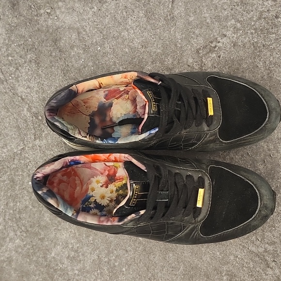 Ted Baker London black sneakers gold accents and floral interior size 7 - Picture 2 of 9